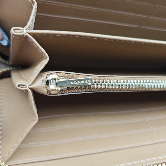 Coach Wallet - Picture 6 of 9